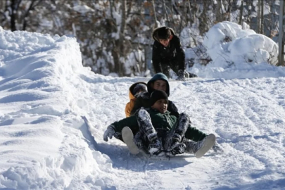 Kar yağışı nedeniyle birçok ilde 12 Ocak'ta eğitime ara verildi