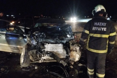 Hatay'da otomobil ile minibüs kafa kafaya çarpıştı: 1 ölü