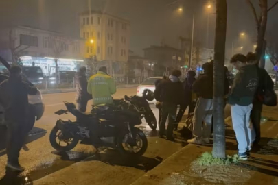 Bursa'da otomobil ile motosiklet çarpıştı: Yaralılar var...