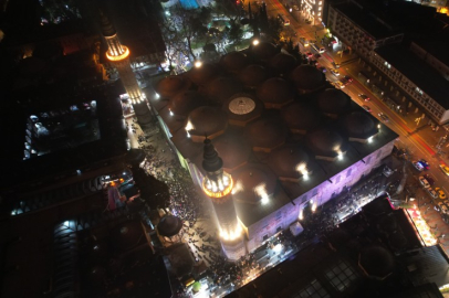 Bursalılar Miraç Kandili'nde Ulu Cami'ye akın etti