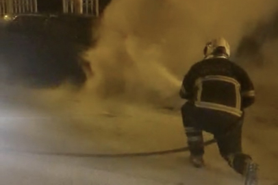 Batman'da park halindeyken yanan otomobil kullanılamaz hale geldi