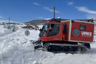 Bingöl'de yolu kapanan mezradaki hastayı UMKE hastaneye ulaştırdı