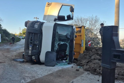 Muğla'da hafriyat kamyonu devrildi: 1 yaralı