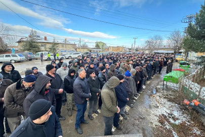 Kız kardeşini öldürüp intihar etmişti; yaraladığı annesi de kurtarılamadı