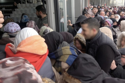 Bursa'da indirim izdihamı: Dondurucu soğukta saatlerce beklediler