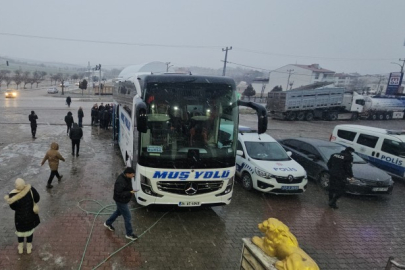 Bursa yolunda korku dolu anlar! "Ağaç, demir ne buldularsa saldırdılar"