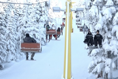 Uludağ'da yarıyıl tatili yoğunluğu: Telesiyejlerde metrelerce kuyruk