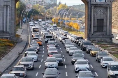 Trafikte yeni dönem resmen başlıyor: Aracından inen yandı...