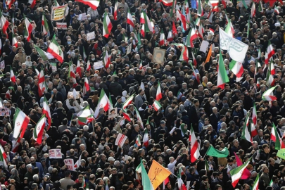 Gösterilerin sürdüğü İran'da can kaybı 4 bini aştı