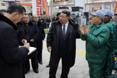 Gözünün yaşına bakmadı! Başbakan Yardımcısı'nı yetersiz olduğu gerekçesiyle görevden aldı