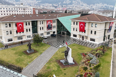 Osmangazi Belediyesi Binalarını Türk Bayraklarıyla Donattı
