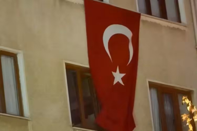 Türk bayrağına bir saygısızlık daha! Bedeli ödetiliyor