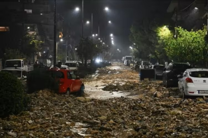Yunanistan'da sel ve fırtına: Ölümler var!