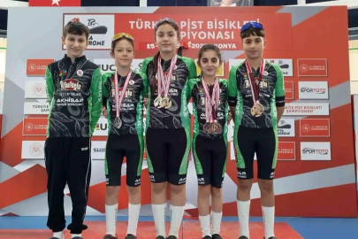 Akhisarlı bisikletçiler Konya Velodromu'nda kürsüye damga vurdu