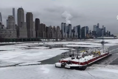 New York'ta dondurucu soğuklar Hudson Nehri'ni kısmen dondurdu