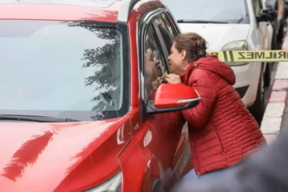 Eşinin ölü bulunduğu aracın camına vurarak ağladı: Ne olur kalk aşkım