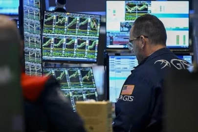 Fed kararı öncesi küresel piyasalarda gerilim: Altın rekorda, dolar dipte