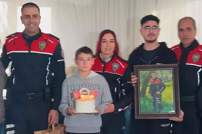 Motorize polis ekibinden merhum silah arkadaşlarının çocuğuna sürpriz kutlama