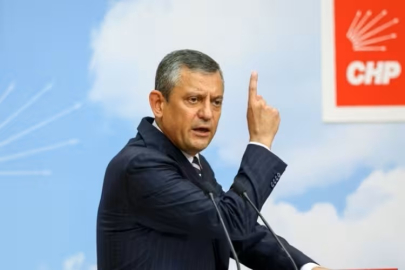 Özel Silivri'de mikrofon standına vurarak isyan etti