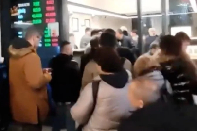 Altında yaşanan artış sonrası kuyumcularda uzun kuyruklar oluştu