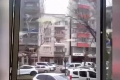 Bursa’da şiddetli rüzgar, park halindeki motosikleti devirdi