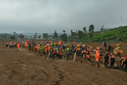 Endonezya'daki toprak kaymasında hayatını kaybedenlerin sayısı 53'e yükseldi