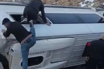 Gaziantep'te kontrolden çıkan işçi servisi şarampole devrildi! Çok sayıda yaralı var