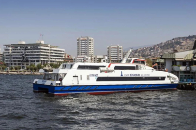 İzmir'de olumsuz hava koşulları nedeniyle vapur seferleri iptal edildi