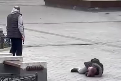 Tartıştığı kişiyi silahla vurup başında bekledi!