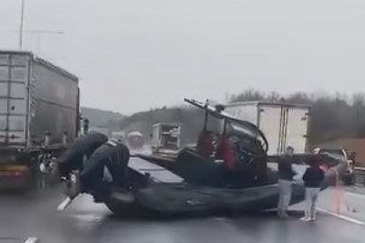 Yola tekne düştü, trafik oluştu!