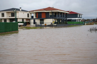 Edirne'de sağanak yağış villaları sular altında bıraktı