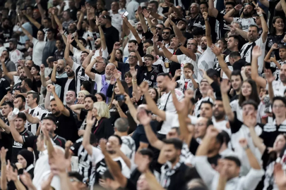 Beşiktaş taraftarından Konyaspor maçı öncesi yönetime protesto