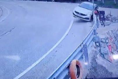 Bursa Uludağ yolunda kontrolden çıkan araç bariyerlere çarptı!