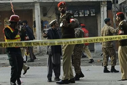 Pakistan'da 12 noktada terör saldırısı: En az 10 güvenlik görevlisi öldü