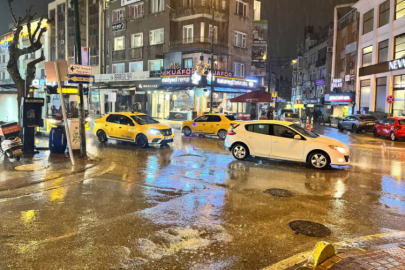 Bursa'da ani sağanak paniği! Vatandaşlar kaçacak yer aradı...