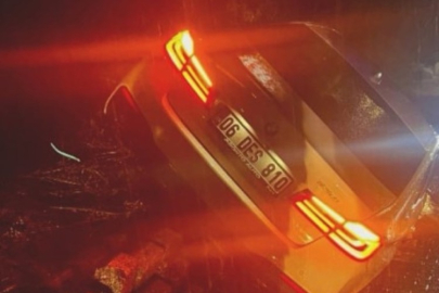 Bursa'da trafik kazası! Fabrikanın duvarına çarptılar...