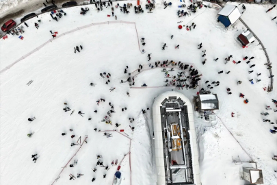Yarıyıl tatilinin son gününde Ilgaz Dağı'nda bulunan kayak merkezlerinde yoğunluk yaşandı