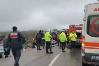 Yolcu otobüsü devrildi! Ölü ve yaralılar var