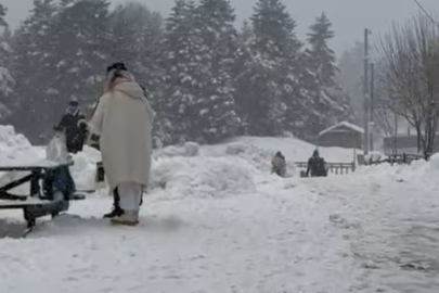 Bursa'nın zirvesine lapa lapa kar yağıyor!