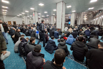 Bursalılar Berat Kandili'nde camileri doldurdu...