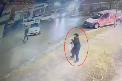 Çatıdan düşen buz kütlesinin altında kalmaktan son anda kurtuldu!