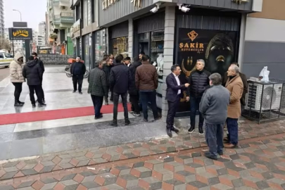 Kuyumcuda hareketli anlar! Müdahale eden polis vuruldu