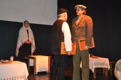 Mudanya'da 'Mübadil Öyküleri' tiyatro oyunu sahnelendi