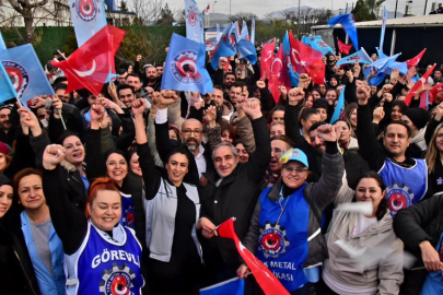 Bursa'da bir fabrikada daha anlaşma tamam! Çalışanlar coşku içinde karşıladı...