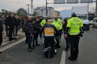 Bursa'da korkutan kaza: Motosiklet otomobile çarptı!