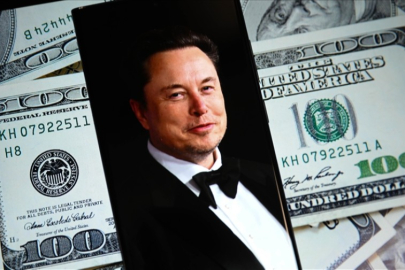 Serveti 800 milyar doları aşan ilk kişi oldu!