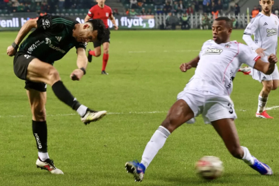 Beşiktaş, Kocaeli'den son anlarda 1 puanla döndü