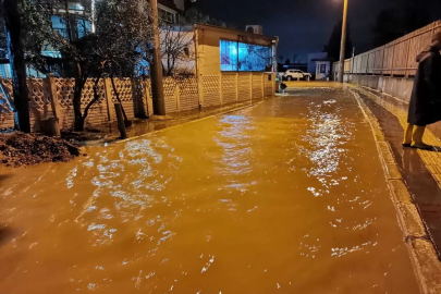 İzmir'de sağanak sırasında kamyonetle alt geçitte mahsur kalan sürücü öldü