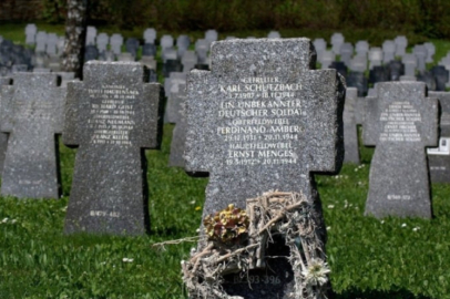 Mezarlık görevlisi ve karısı 11 yıl boyunca ölü soydu!