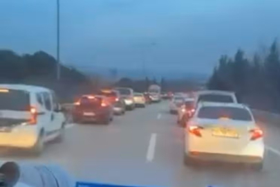 Bursa'da alkışlık hareket! Sesi duyunca hemen sağa sola yanaştılar...